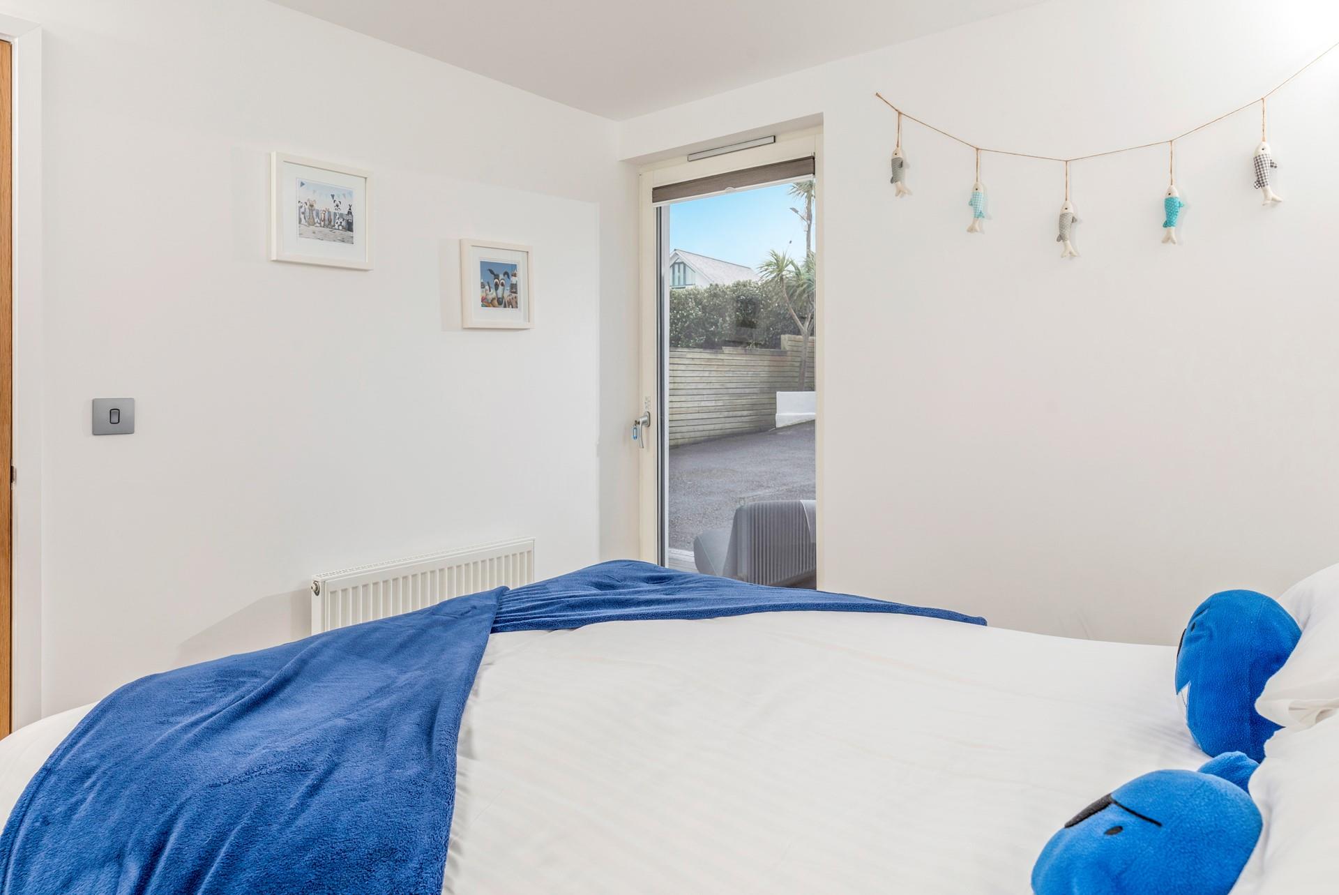 The bedroom is decorated with delightful seaside decor.