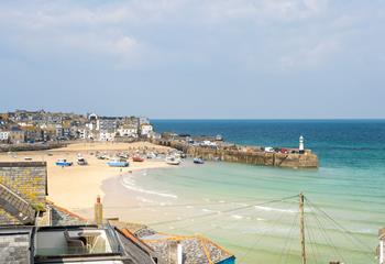 Stunning views of St Ives harbour can be enjoyed from the perfectly placed balcony.