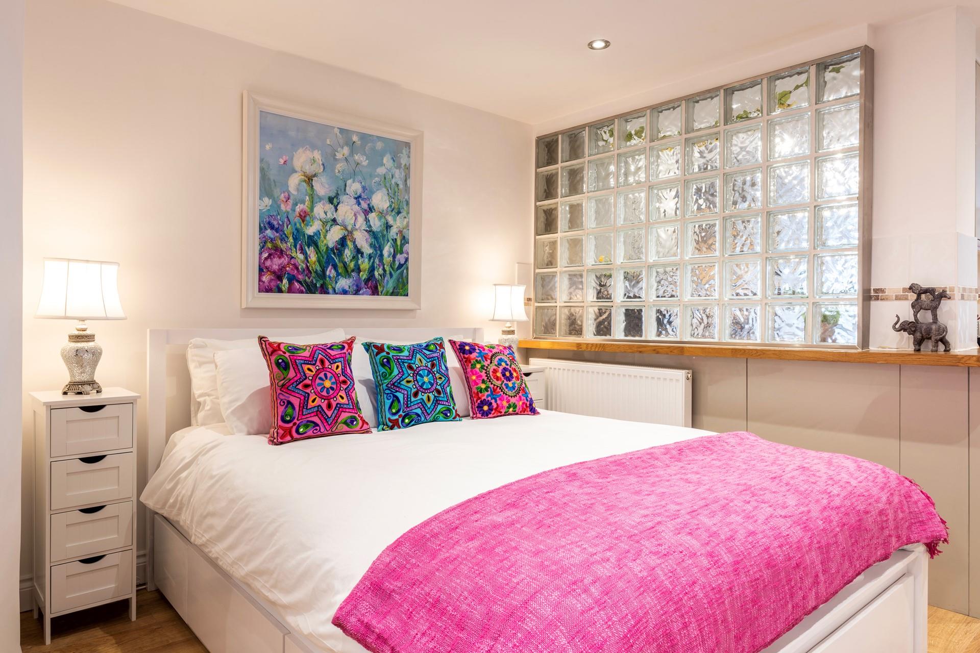 Tuck into the king size bed and drift off for a dreamy night's sleep.