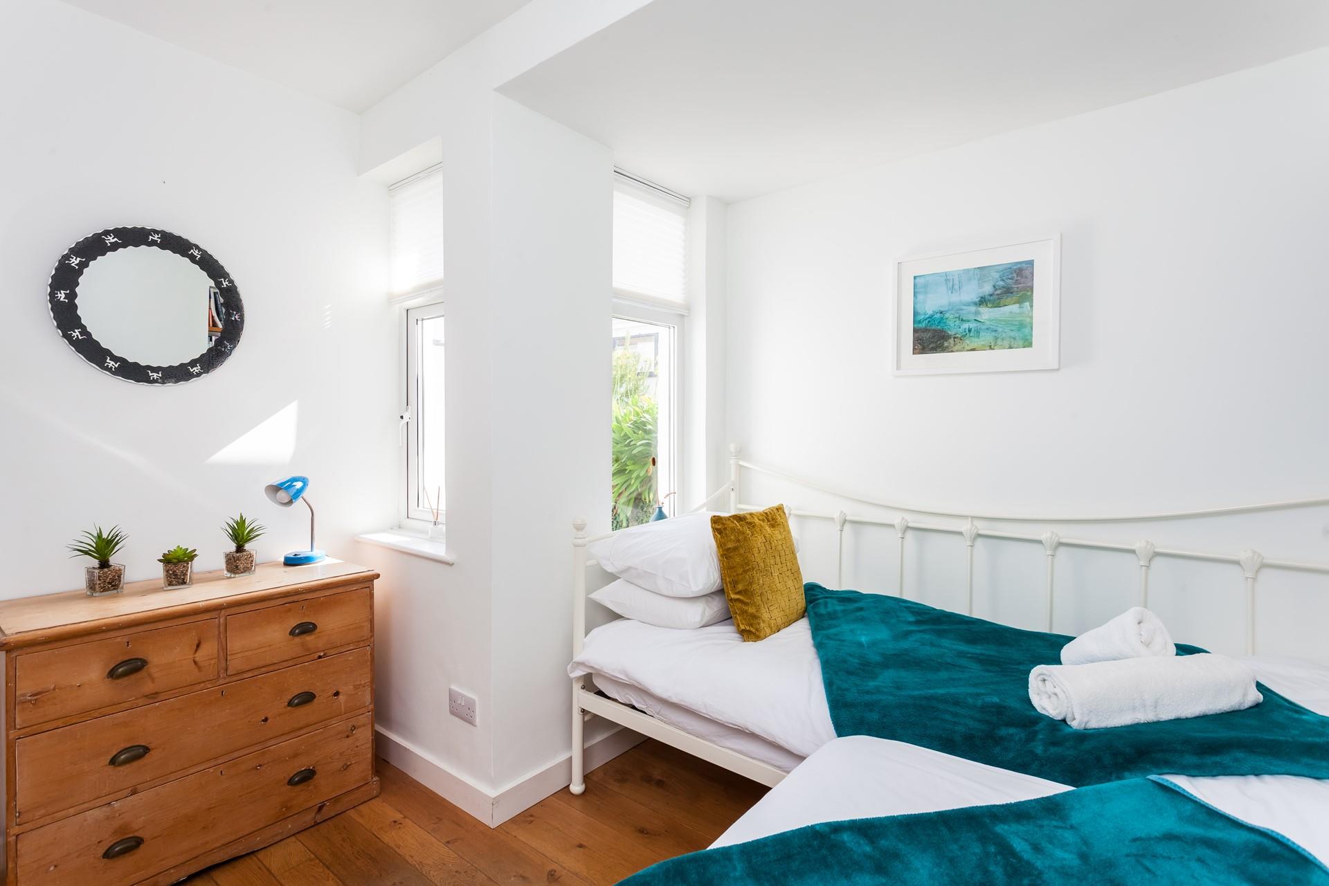 Spend the evening in town wandering across the harbour front and come back to tuck into the cosy bed.