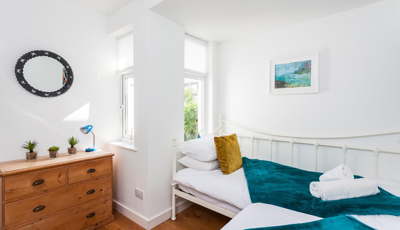 Spend the evening in town wandering across the harbour front and come back to tuck into the cosy bed.