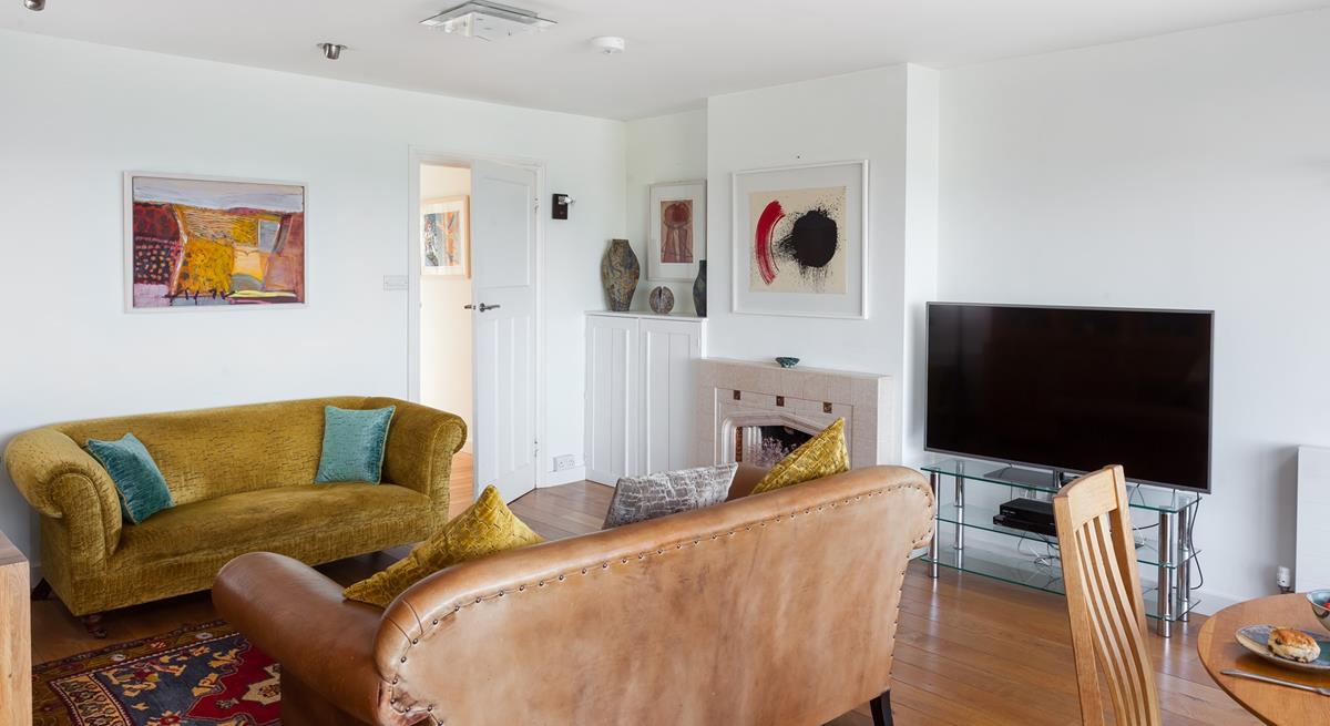 Relax in the sitting room after watching the sun come down on the terrace.