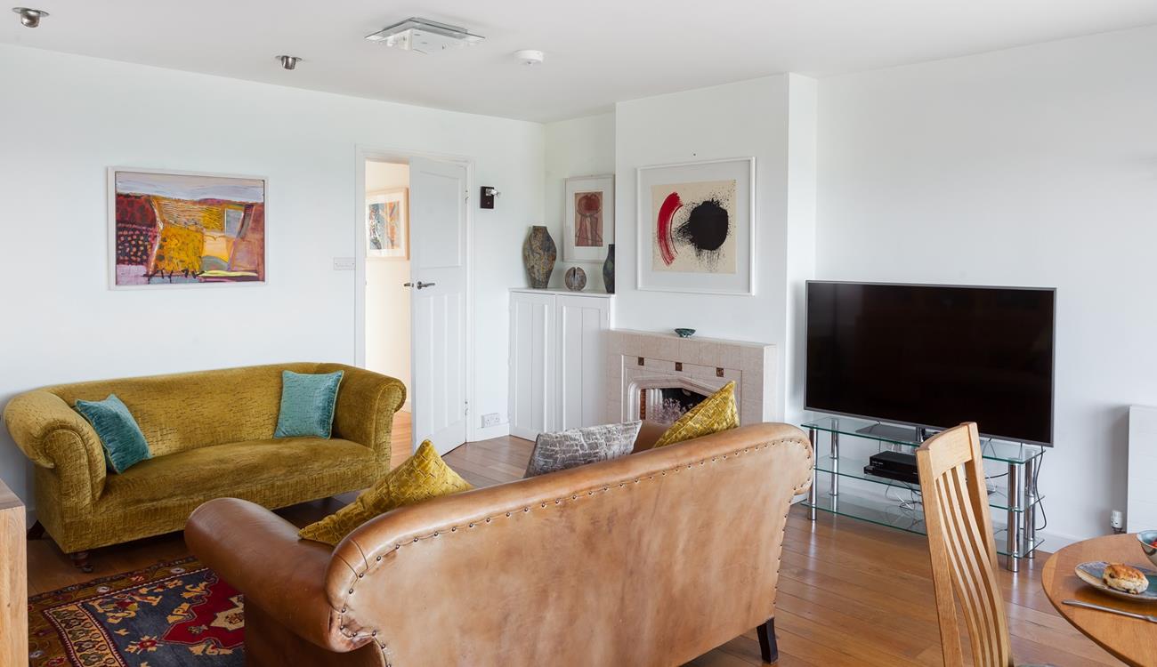 Relax in the sitting room after watching the sun come down on the terrace.