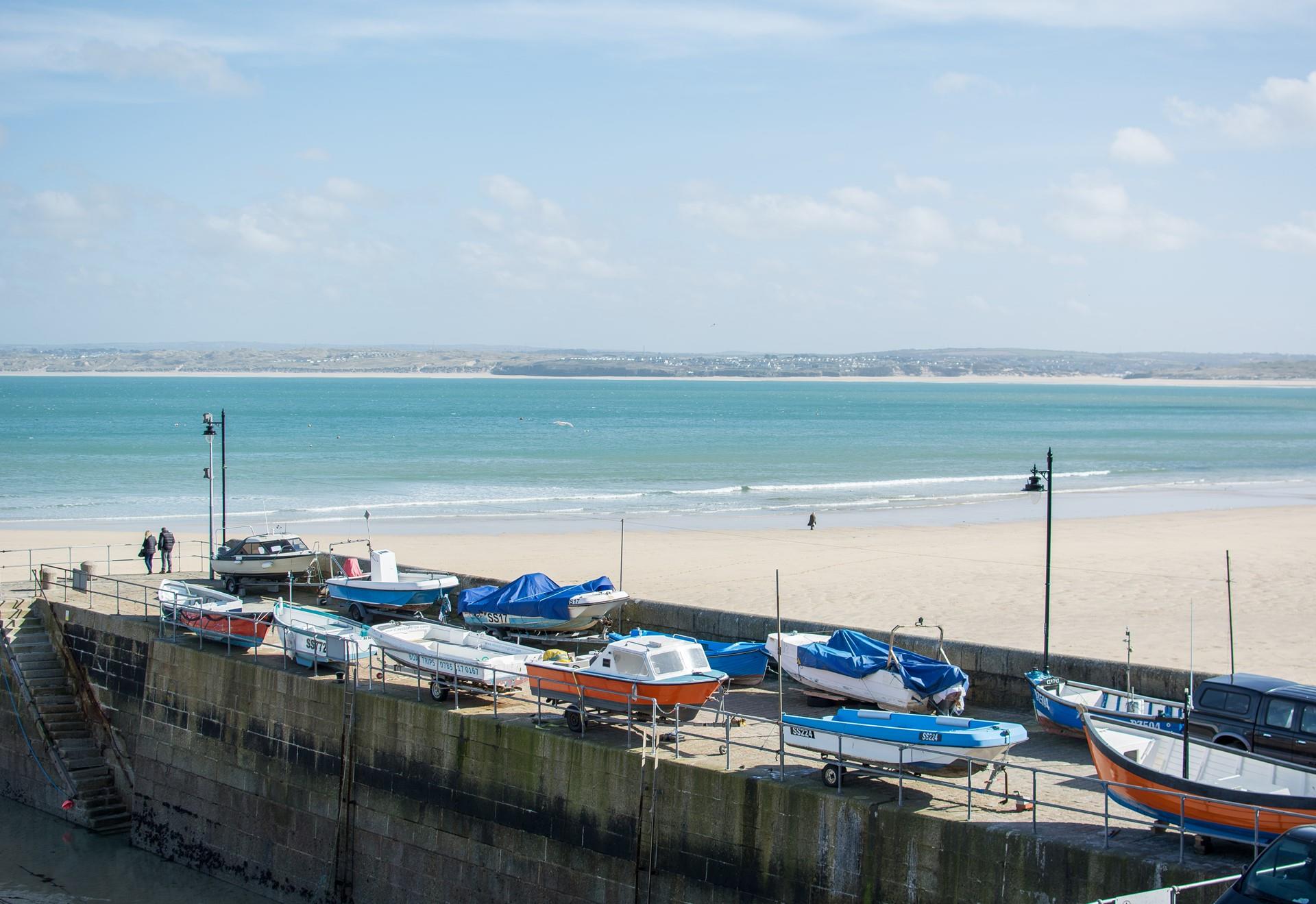 You will have the perfect position to watch the comings and goings in the harbour! 