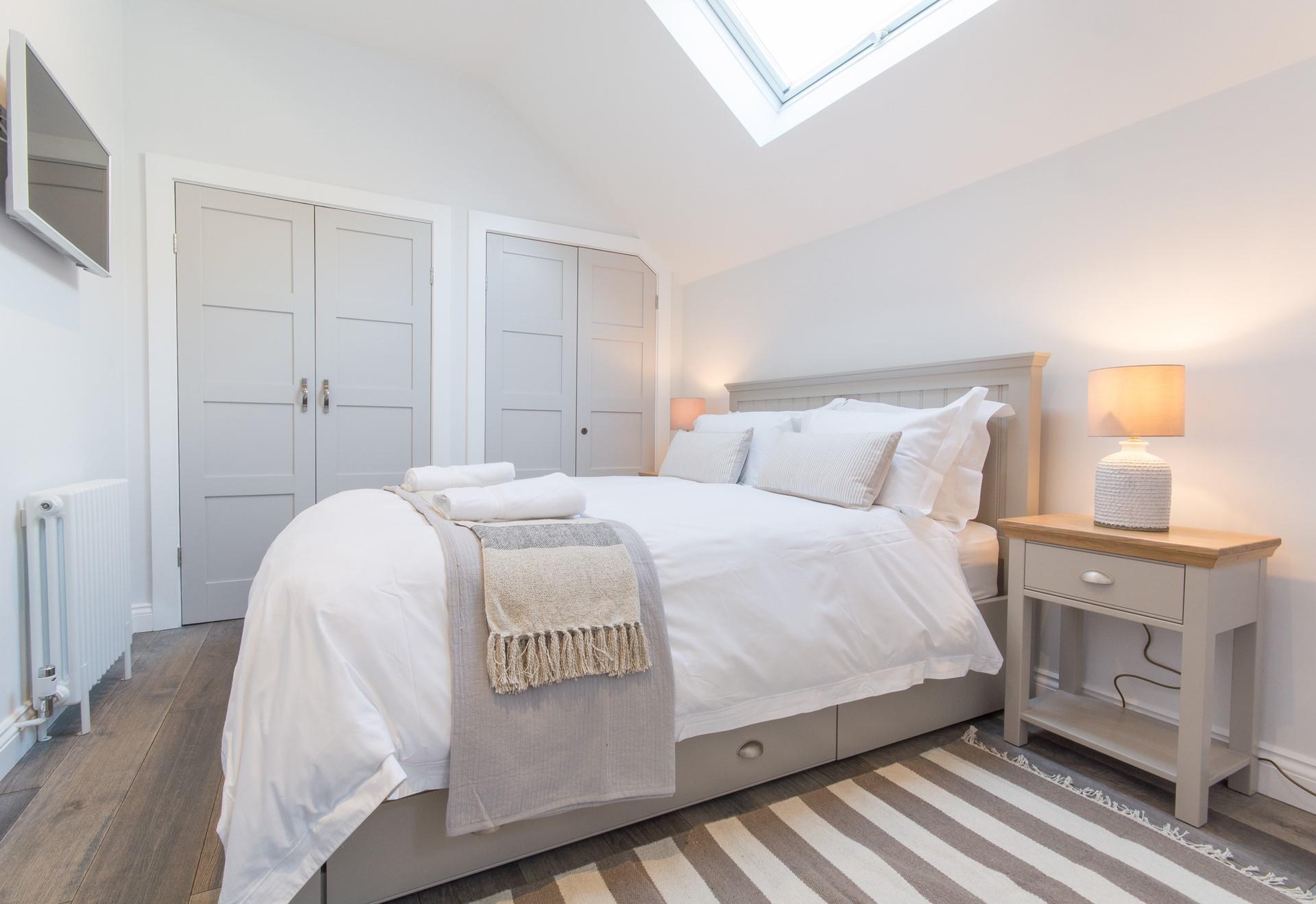 A king size bed and TV will tempt you to take your breakfast to bed and indulge in a chilled morning with nothing on the agenda but relaxation.