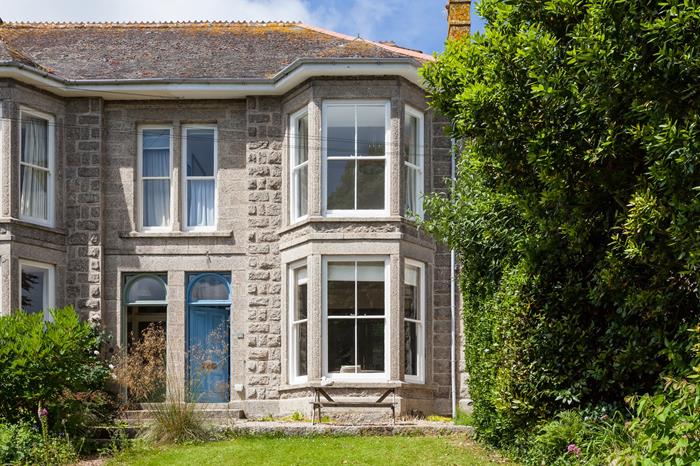 Albany House, 1 Albany Terrace, Sleeps 8 in Porthminster