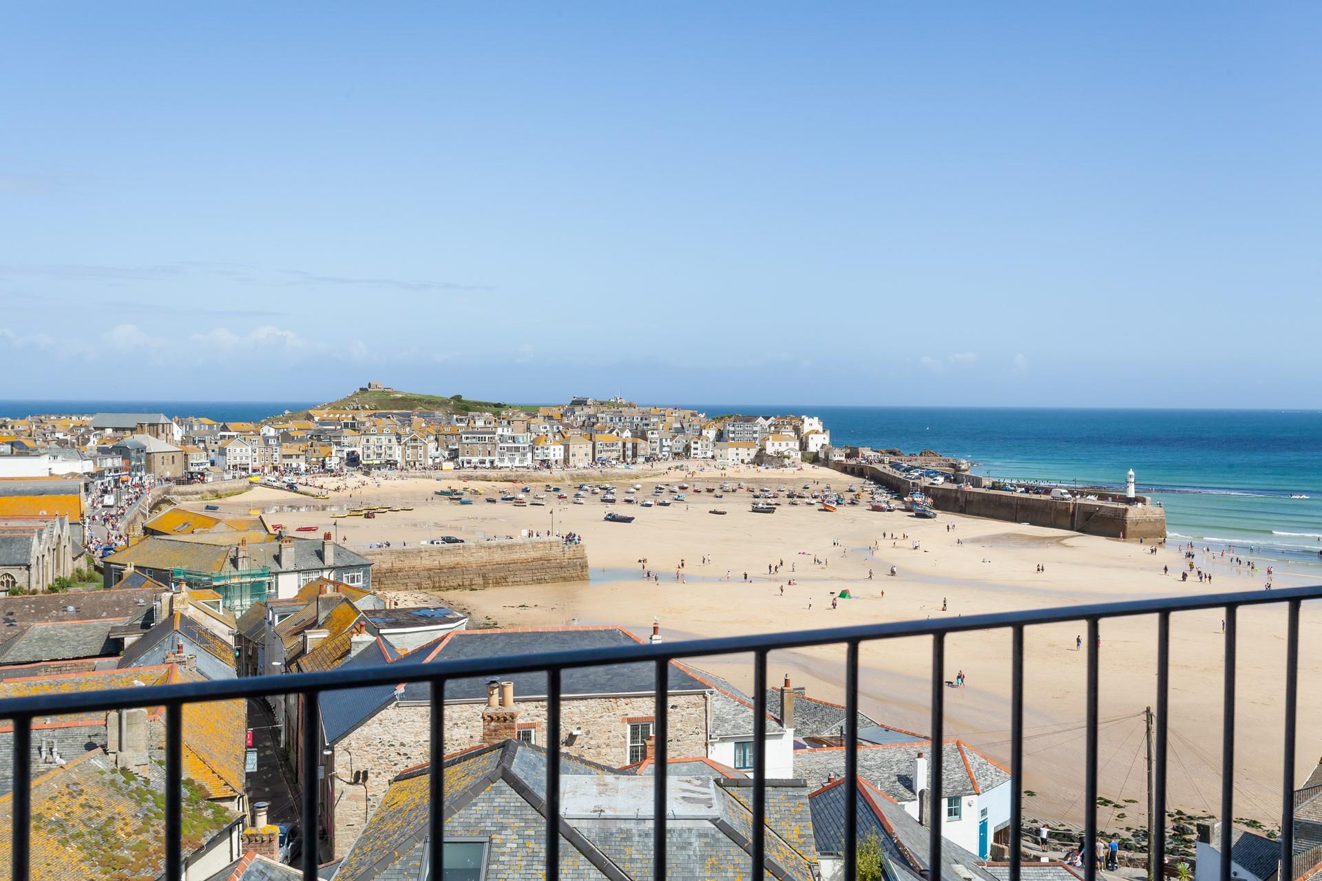 This really is the most incredible property for couples or solo travellers wanting a cosy base to explore St Ives from!