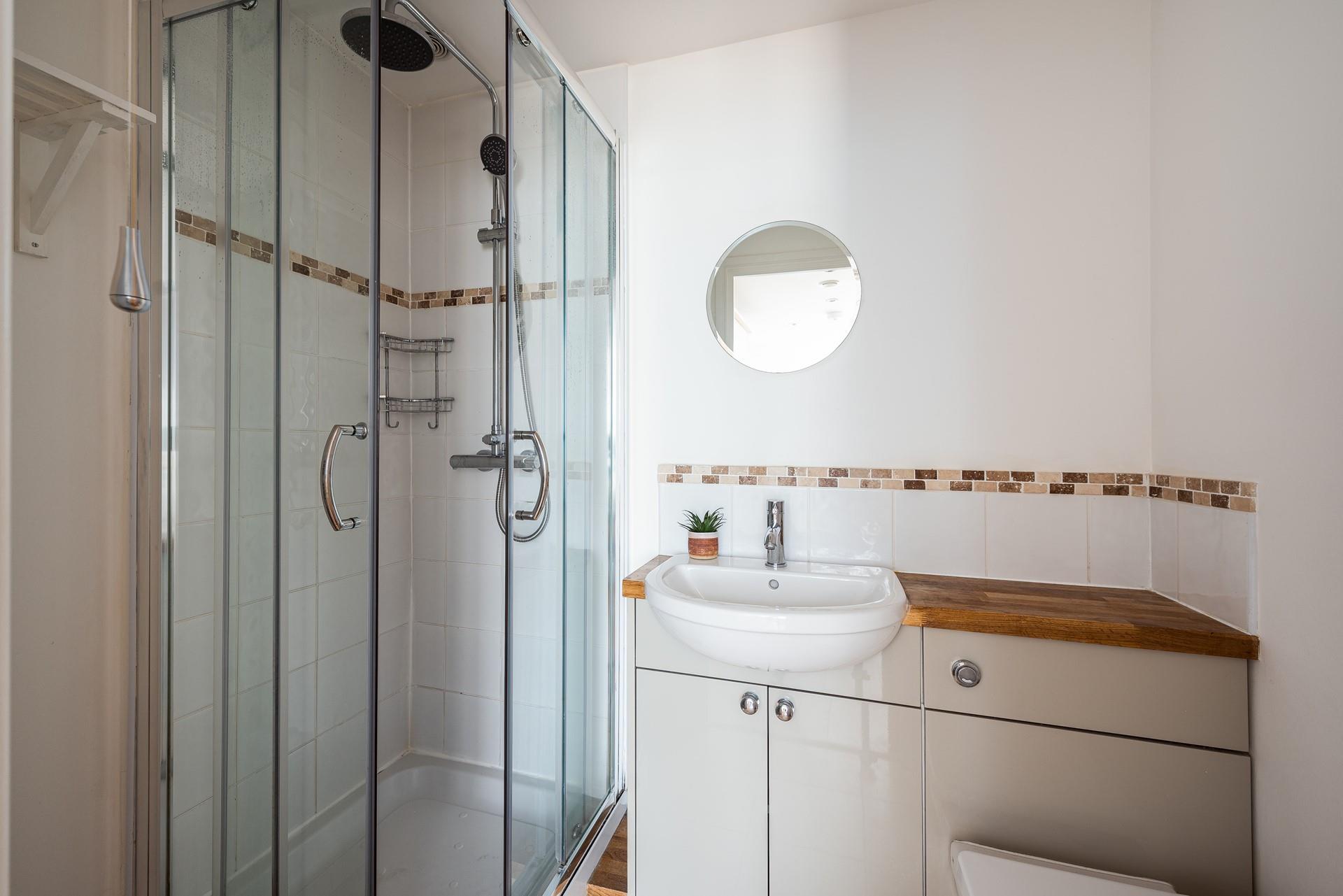 Start your day with an invigorating shower before heading out to explore St Ives' enchanting streets!