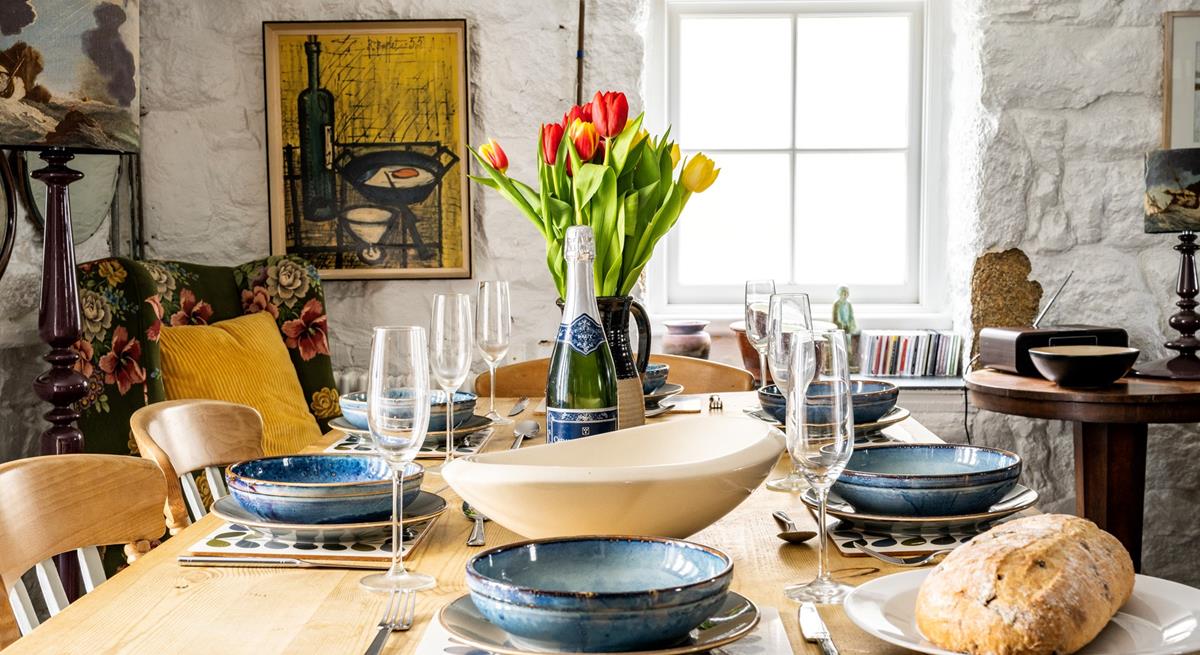 Buy some fresh ingredients in town to enjoy a family meal together.