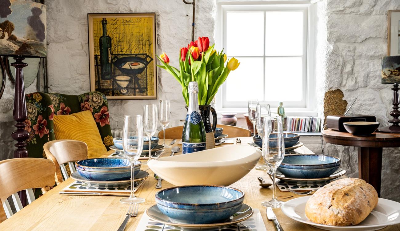 Buy some fresh ingredients in town to enjoy a family meal together.