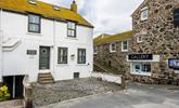 Located in the heart of St Ives, you are never far from a shop or white sandy beach. - Thumbnail Image