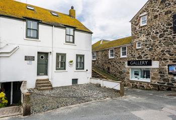 Located in the heart of St Ives, you are never far from a shop or white sandy beach.