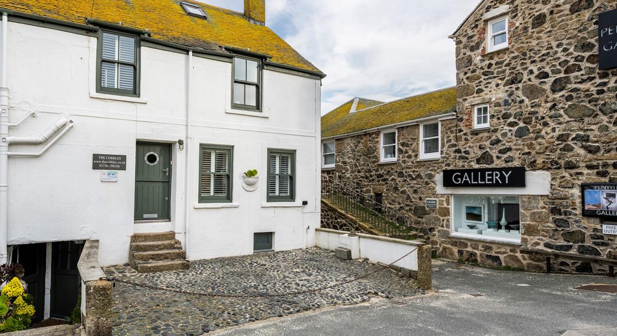 Located in the heart of St Ives, you are never far from a shop or white sandy beach.
