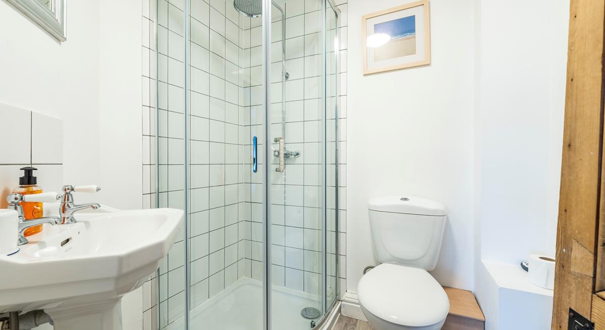 Wash off the sand from a day at Porthmeor and get ready for an evening meal.