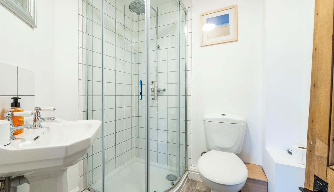 Wash off the sand from a day at Porthmeor and get ready for an evening meal.