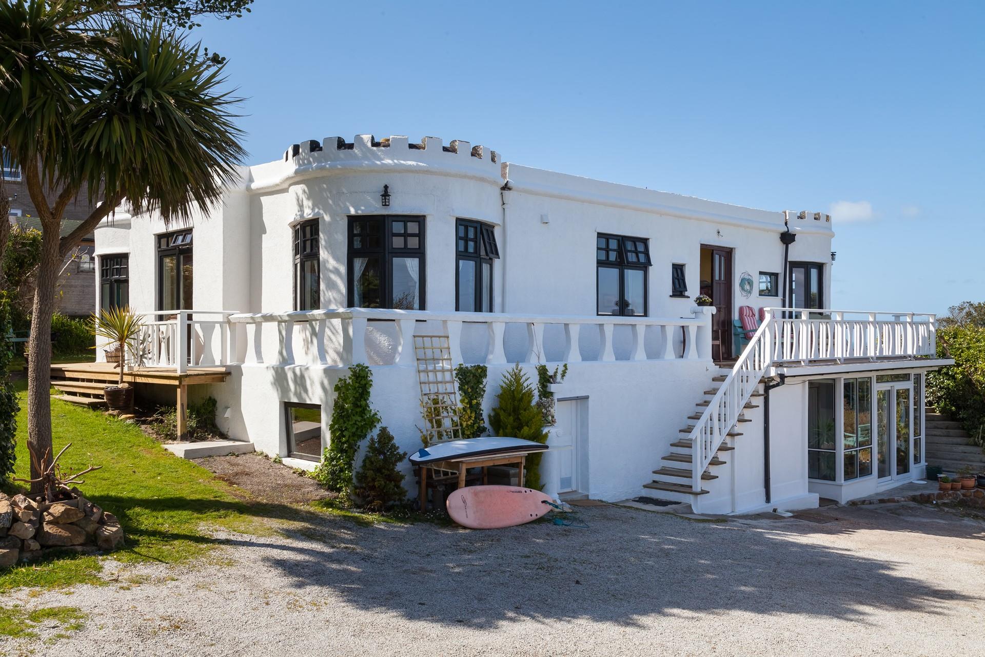 The gravelled area in front of this impressive Art Deco building provides space for three cars.