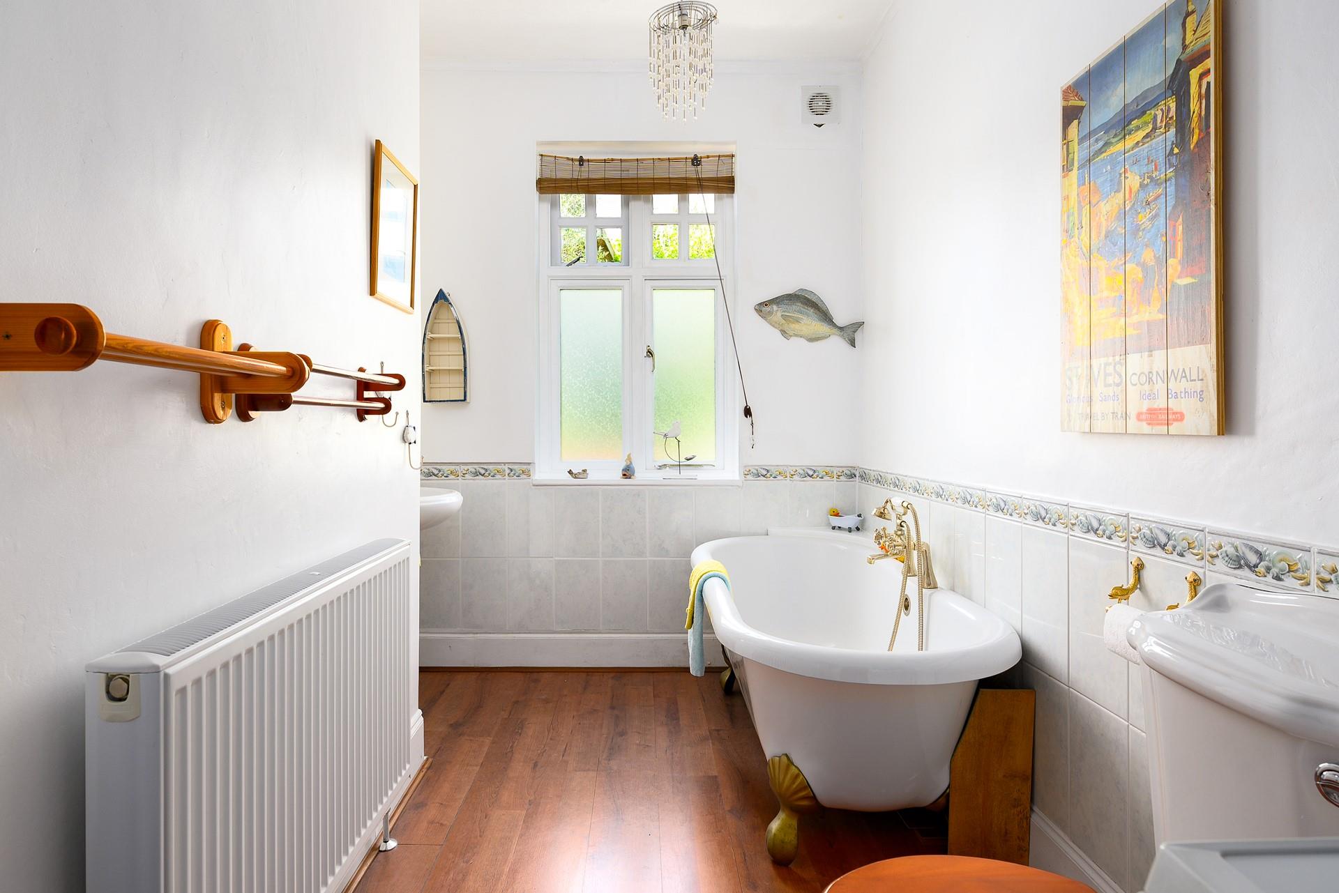 Indulge in a long soak in the traditional roll-top, claw foot bathtub. 