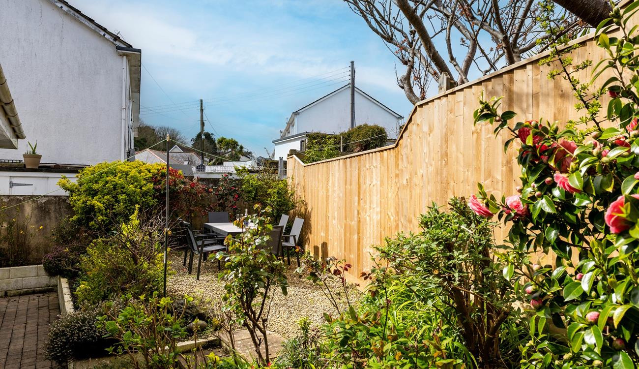 The terraced gravel area is perfect for a sunbathing, reading a book or having a glass of wine. 