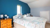 Wake up in the super king bed to the sun shining into the room. 