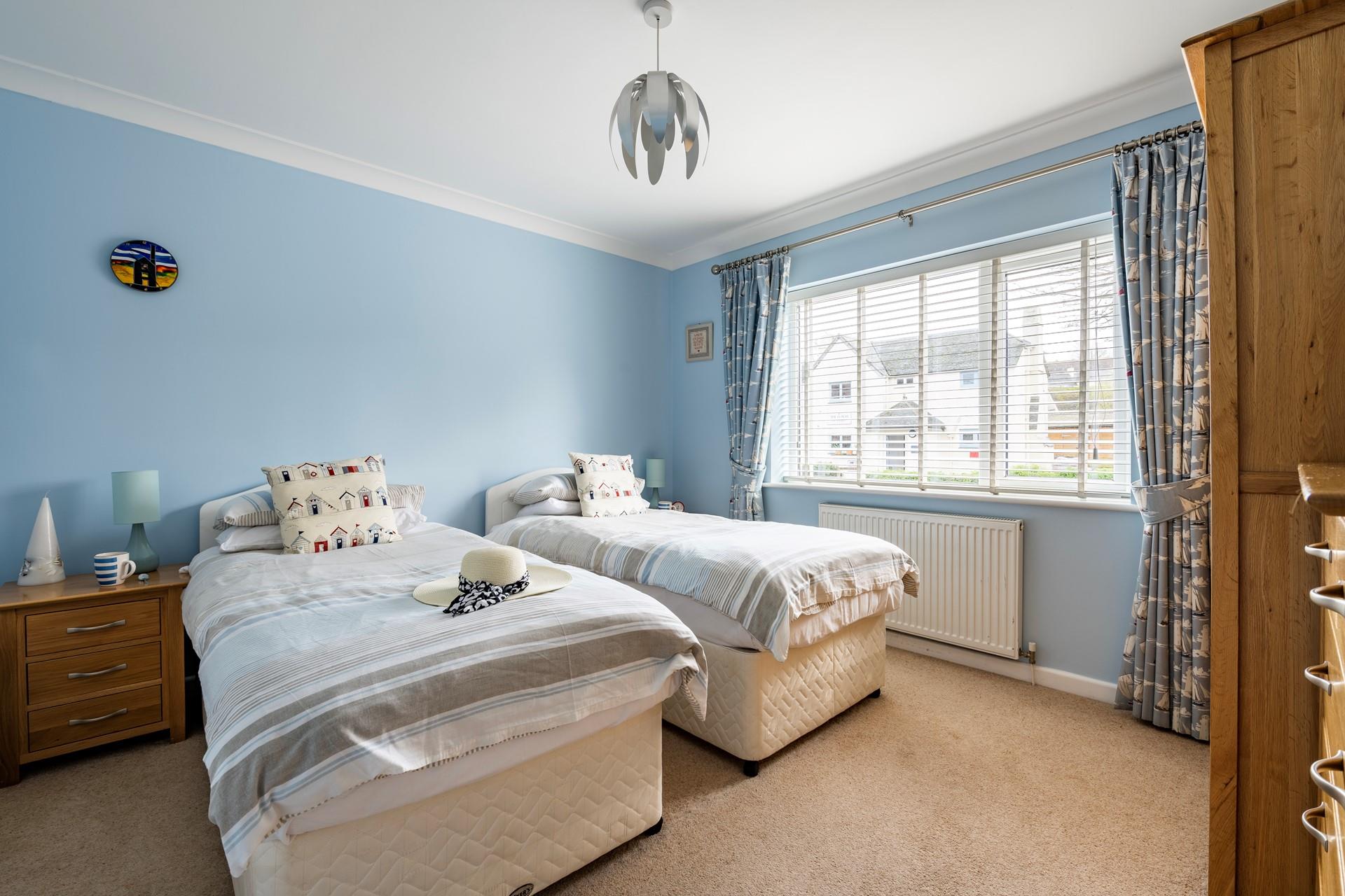 Sleeping 6, Loscombe is the perfect getaway for an extended family.