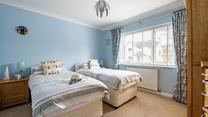 Sleeping 6, Loscombe is the perfect getaway for an extended family.