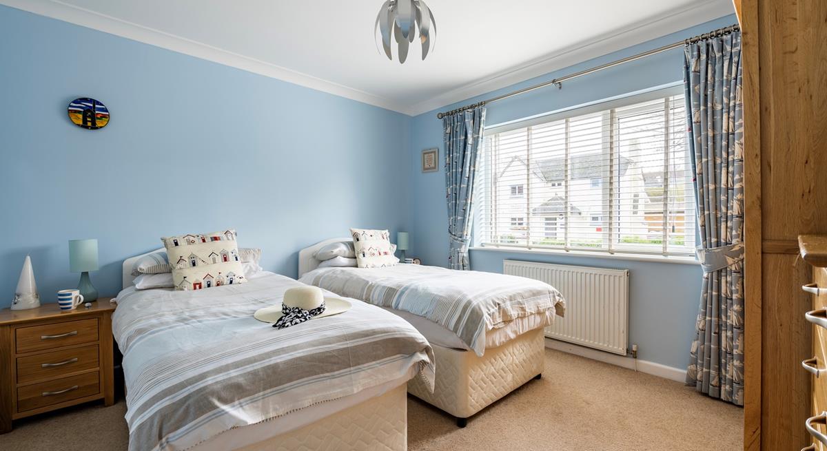 Sleeping 6, Loscombe is the perfect getaway for an extended family.