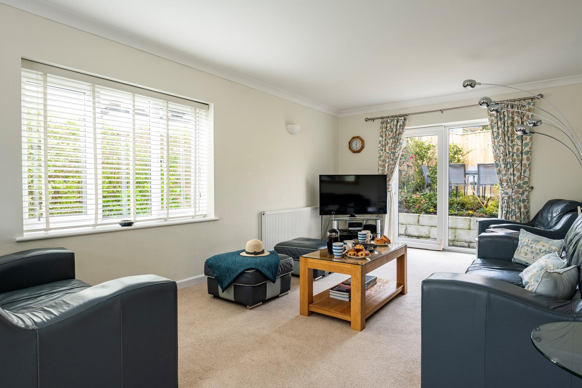 After a day spent on the beach come back to relax on the sofa with a glass of wine.