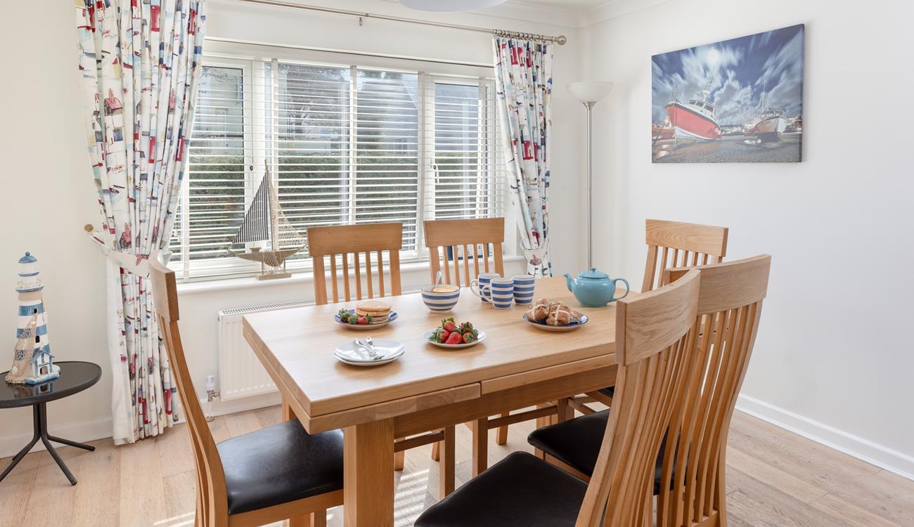 Gather around the table to enjoy meals with the family. 