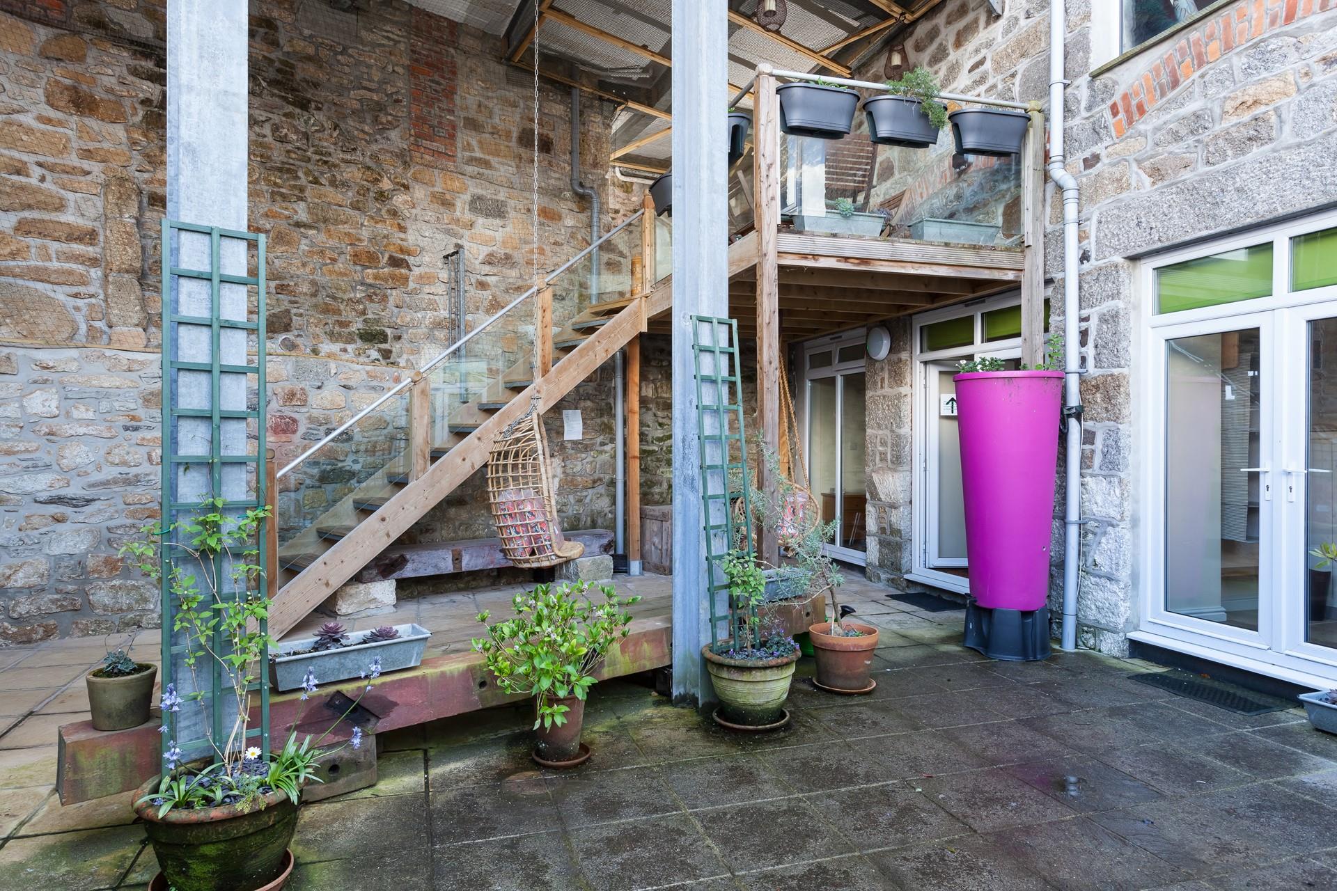 Sit outside on the veranda and sip your favourite drink as the sun comes down.