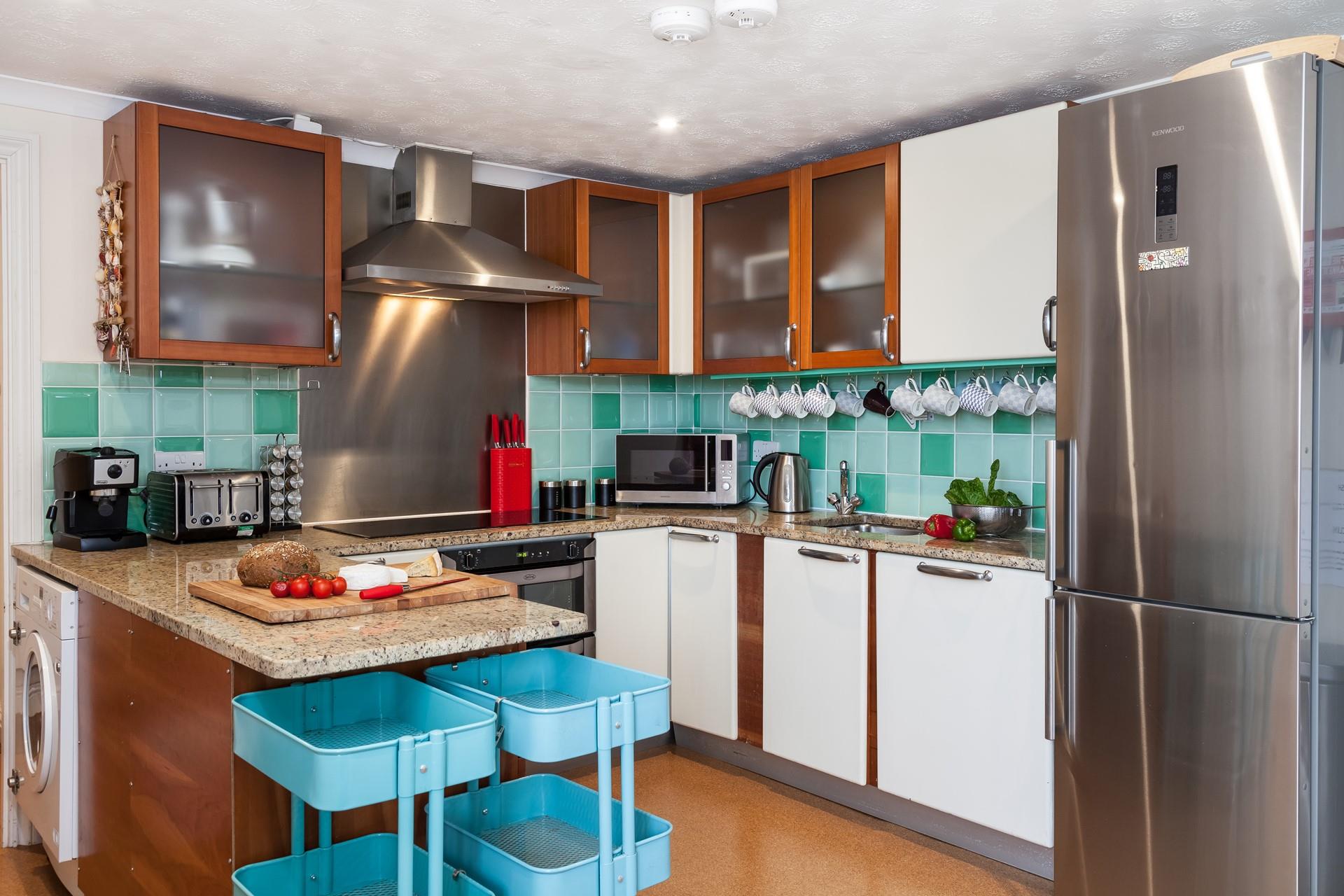 Rustle up a delicious meal to enjoy and then wander out to sip homemade cocktails on the veranda.