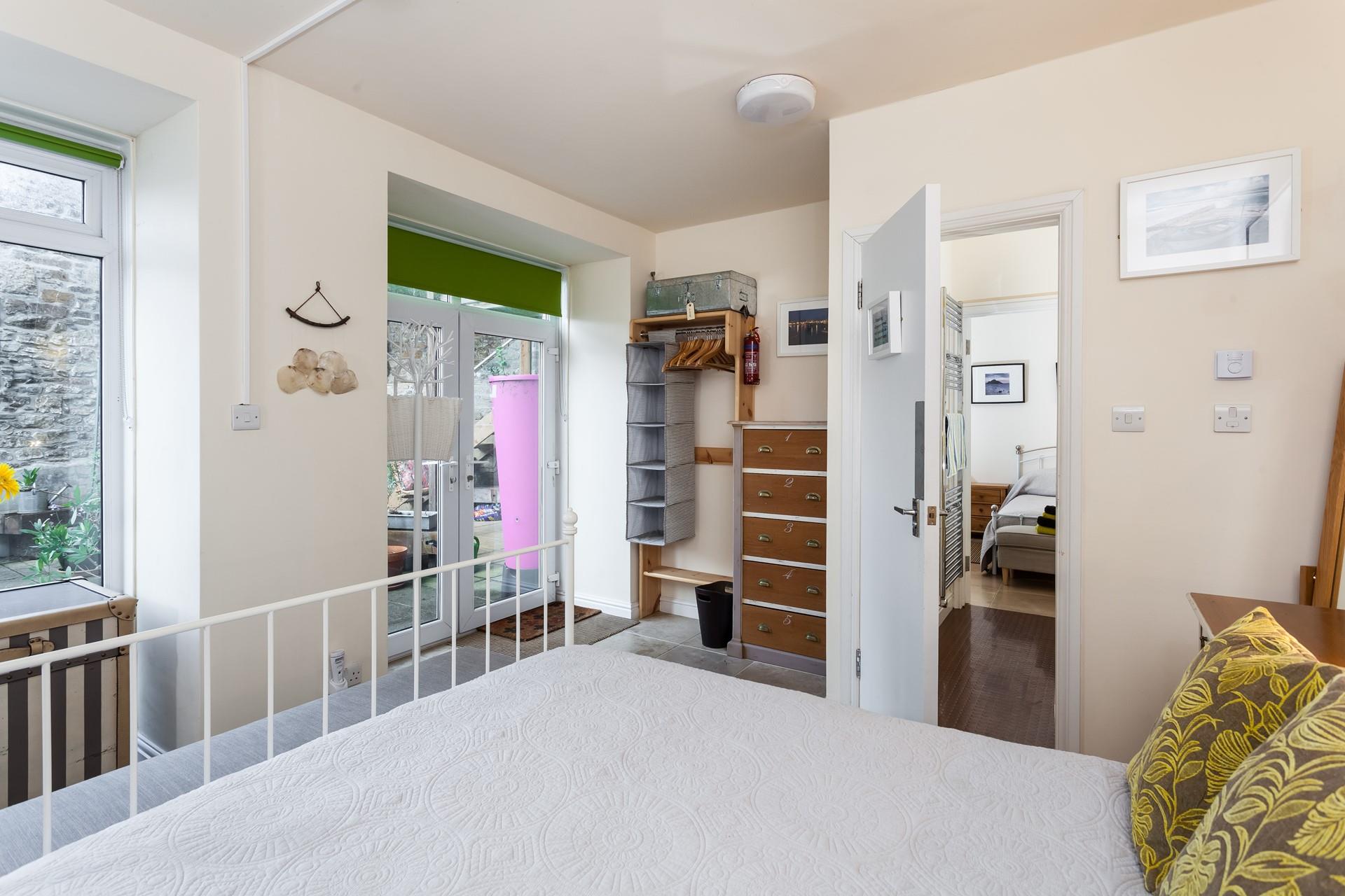 You can buy fresh fish nearby at Newlyn harbour to make a delicious meal.