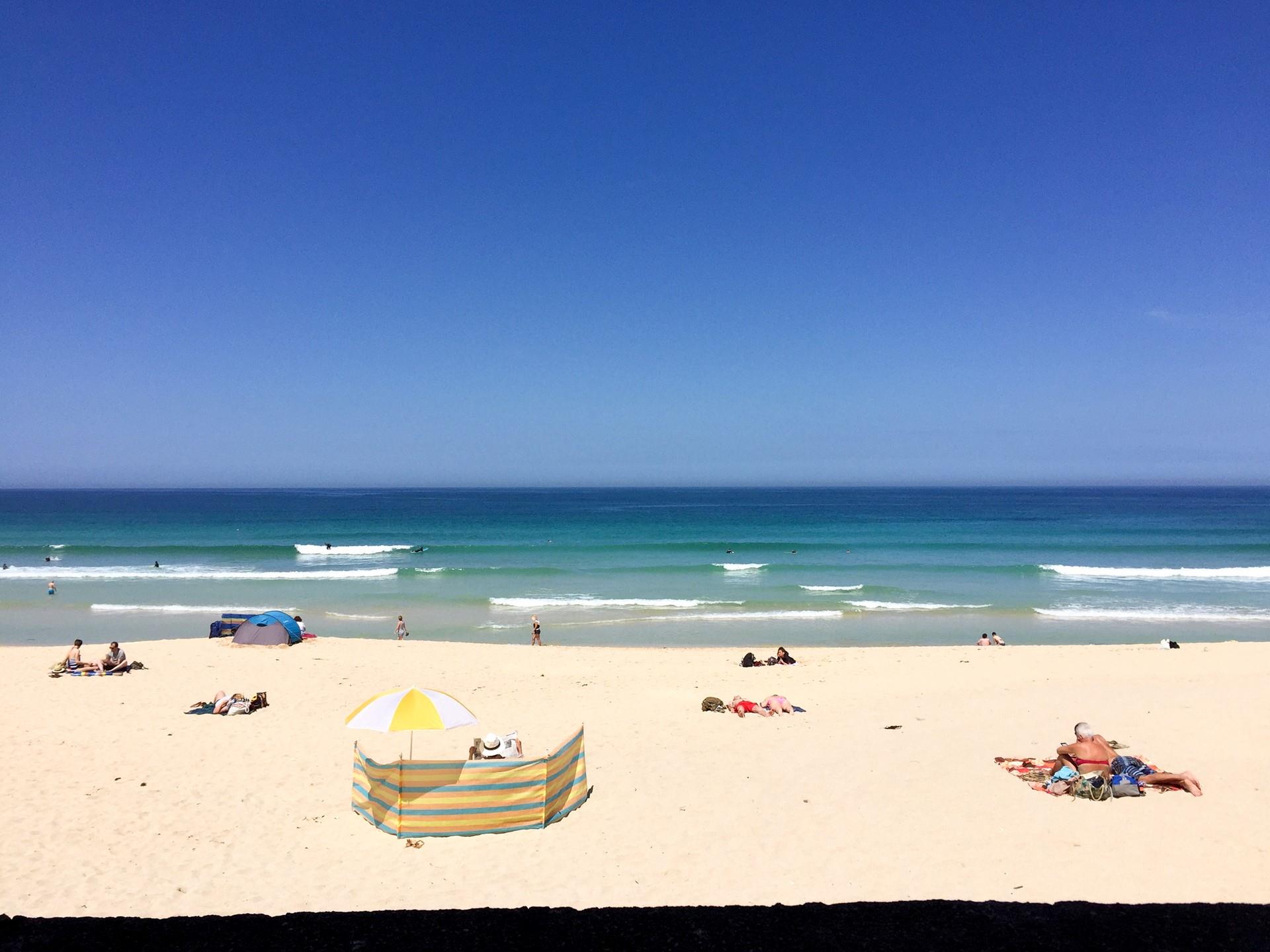 A ground floor beachside apartment, 9 Piazza benefits from a fabulous location, right next to the beach! 