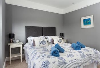 The zip and link beds in bedroom 1 can be made into a king size bed or twin beds, offering guests flexible sleeping arrangements.