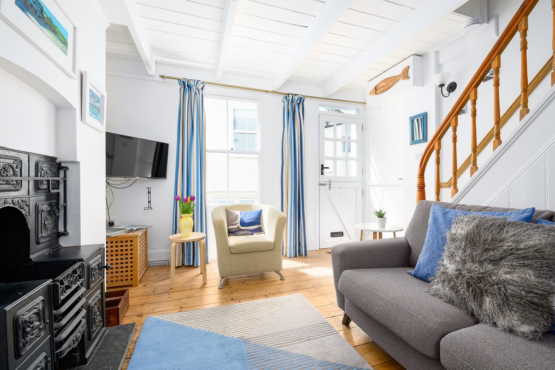 Moments away from local shops, restaurants and galleries, you can use this cosy property as your base after all your days out.