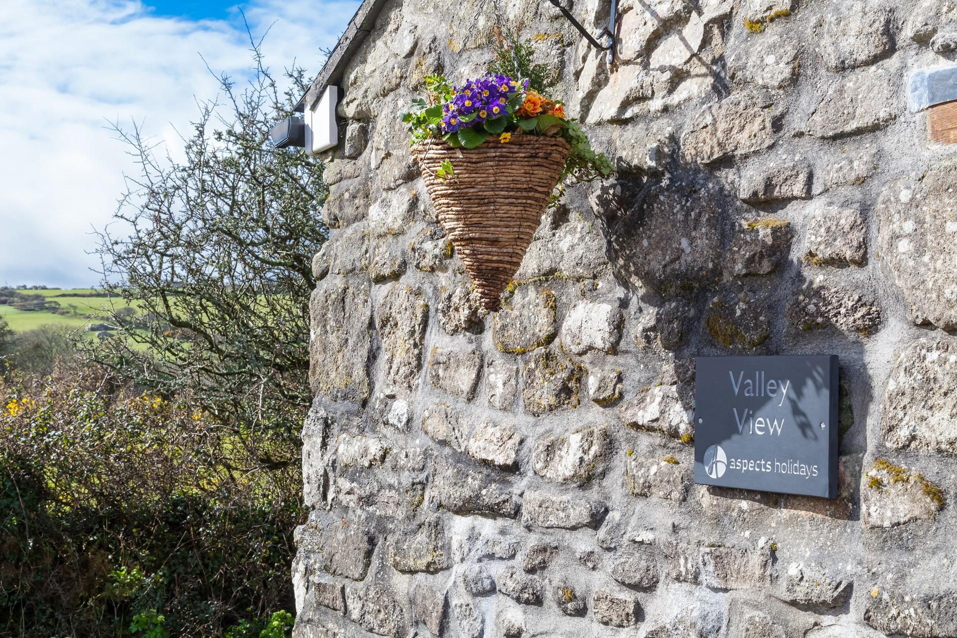 Welcoming dogs, Valley View is a fantastic property for couples or solo travellers who want to bring their four-legged friends along.