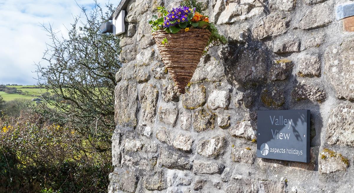 Welcoming dogs, Valley View is a fantastic property for couples or solo travellers who want to bring their four-legged friends along.