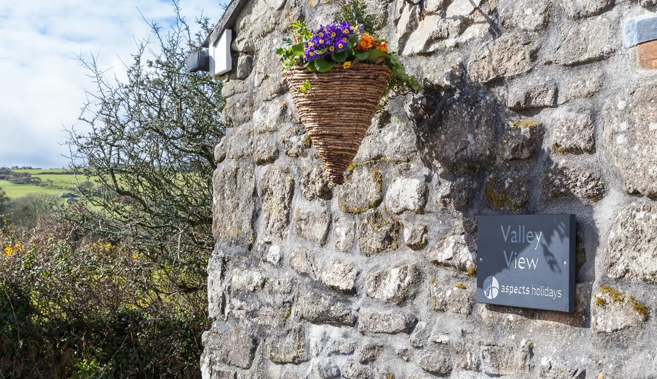 Welcoming dogs, Valley View is a fantastic property for couples or solo travellers who want to bring their four-legged friends along.