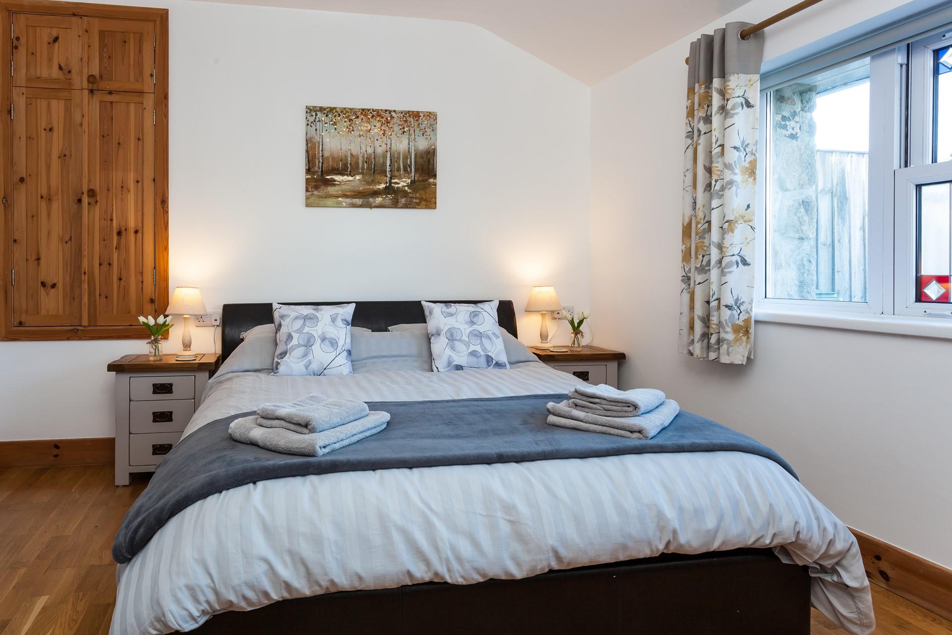 The property's secluded rural location and luxurious king size bed promise a perfect night's sleep.