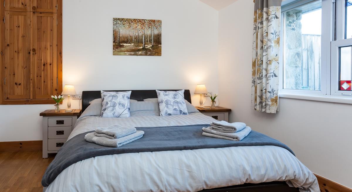 The property's secluded rural location and luxurious king size bed promise a perfect night's sleep.