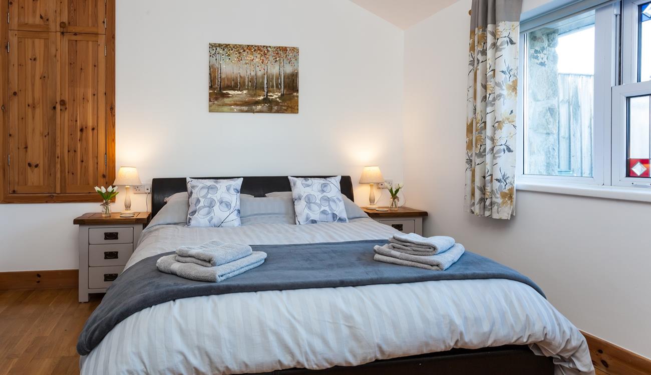 The property's secluded rural location and luxurious king size bed promise a perfect night's sleep.