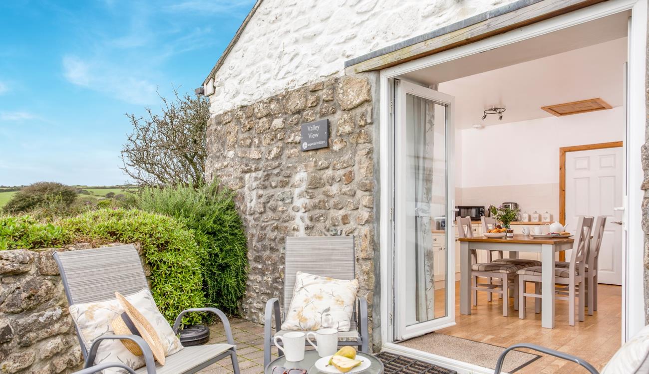 Spend summer nights making the most of the sun with a glass of wine in hand!