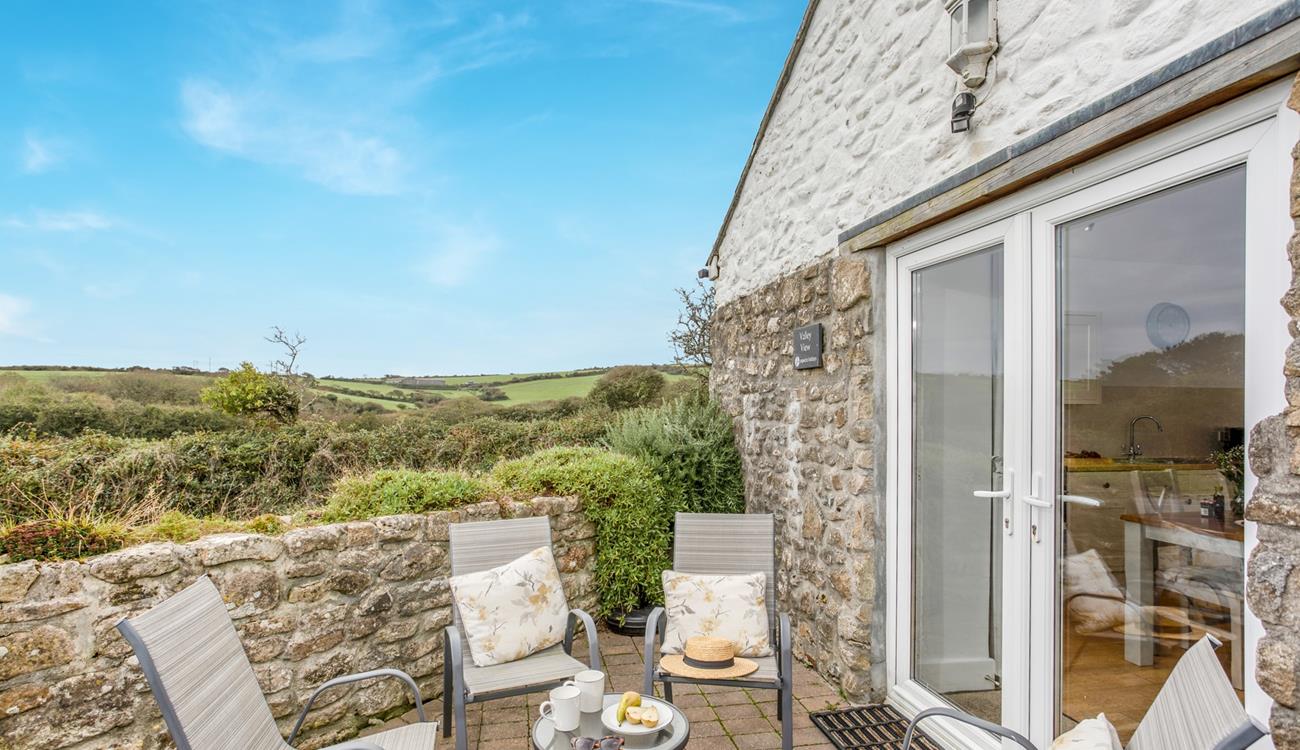 Take your meals al fresco in the summer sunshine.