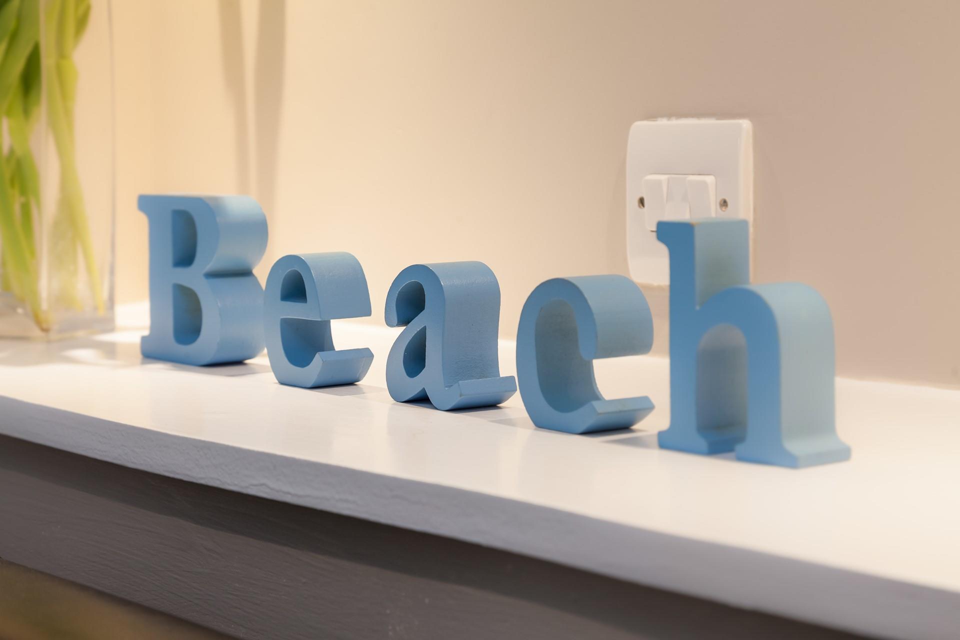Lovely 3D wooden letters spell out what this holiday home is all about; spending time by the seaside.