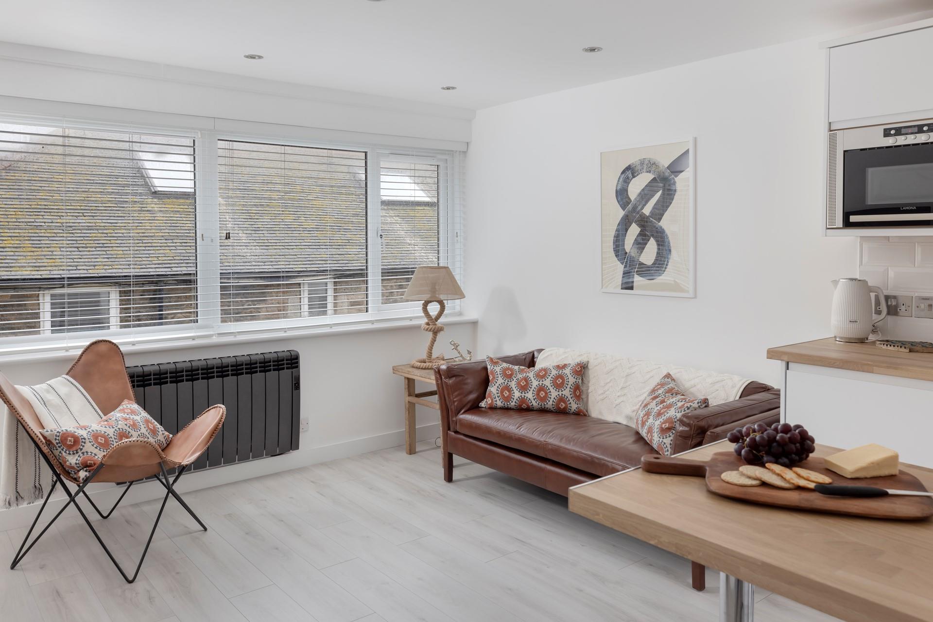 After a day on Porthmeor beach, just moments away, come back to relax at this perfect seaside base.