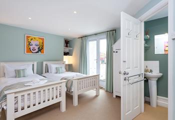 Bedroom 4 has an en suite and wetsuit storage area, so you can bring all your beach stuff!