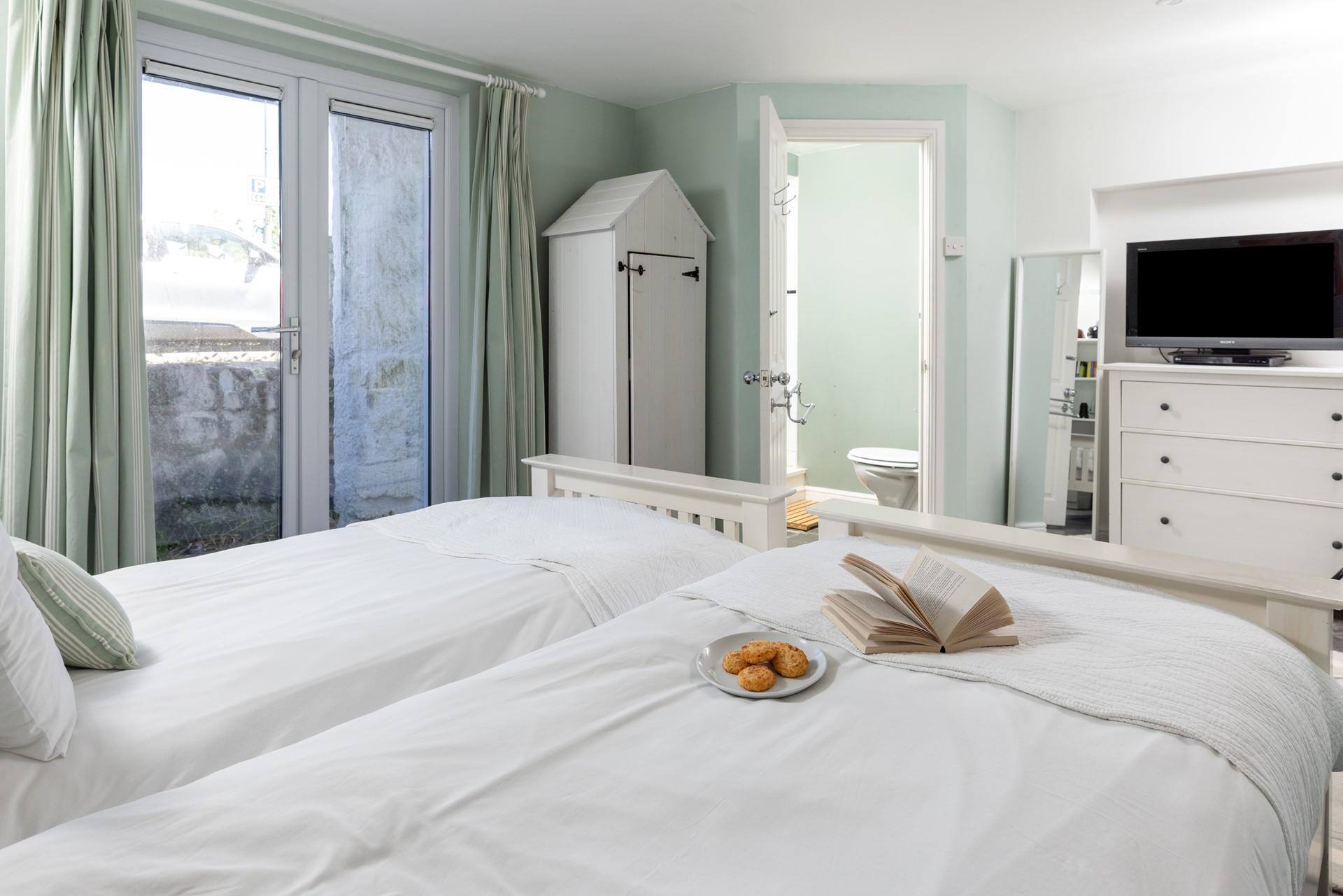 Bedroom 4 has an en suite and wetsuit storage area, so you can bring all your beach stuff!