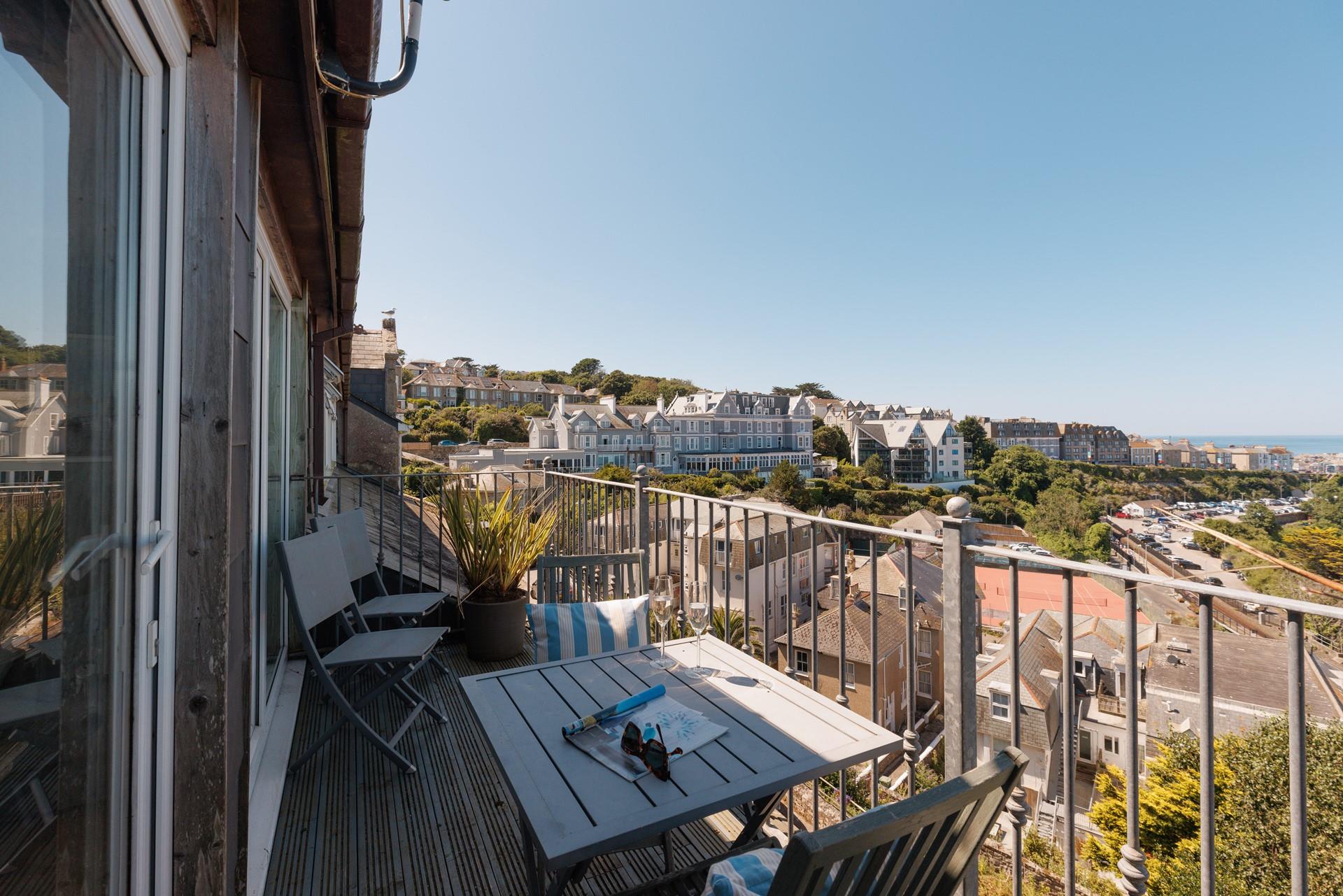 St Ives town is just a short walk away.