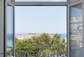  Gaze across to The Island while you sip a morning cuppa.