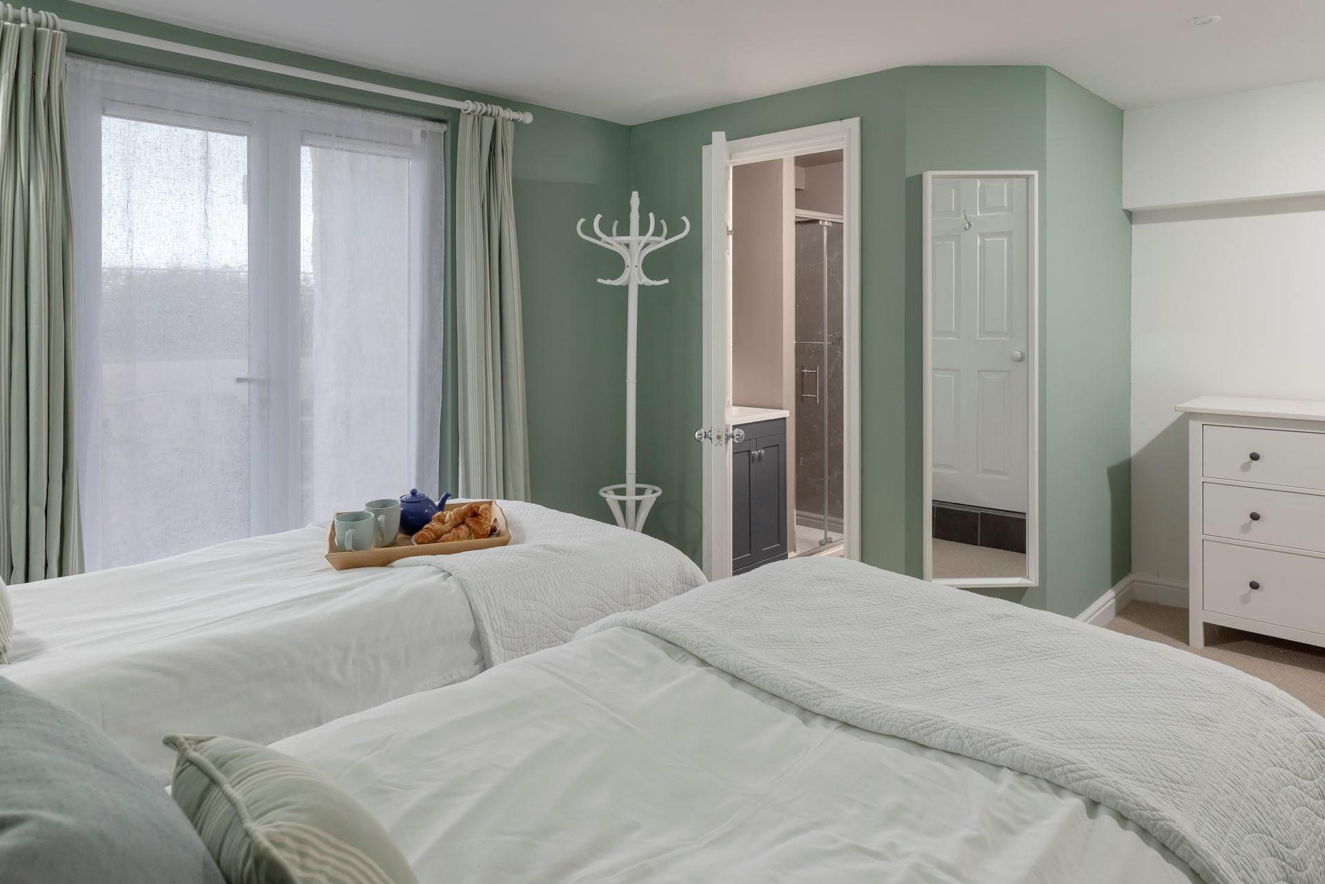 Bedroom 4 has an en suite and wetsuit storage area, so you can bring all your beach stuff!