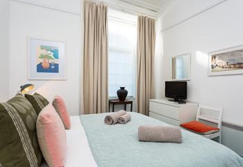 After a busy day exploring St Ives, snuggle down into this cosy bed and catch up on your favourite shows!